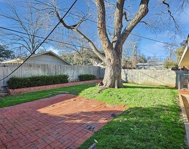 4317 Pershing Avenue - Photo Thumbnail 20