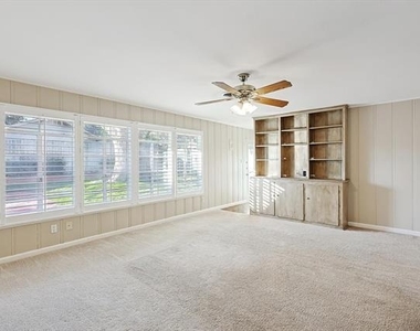 4317 Pershing Avenue - Photo Thumbnail 8
