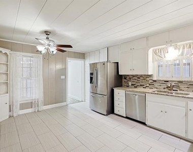 4317 Pershing Avenue - Photo Thumbnail 6