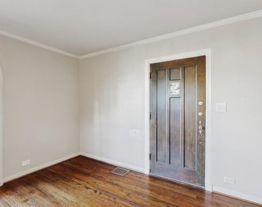 4317 Pershing Avenue - Photo Thumbnail 4