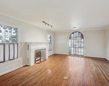 4317 Pershing Avenue - Photo Thumbnail 2