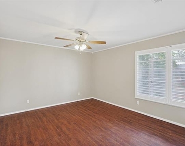 4317 Pershing Avenue - Photo Thumbnail 13