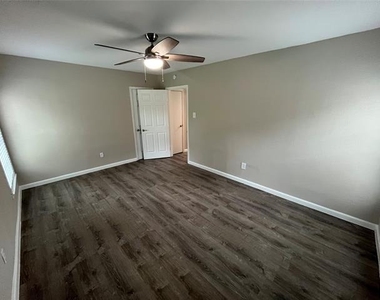 1227 S Montclair Avenue - Photo Thumbnail 14