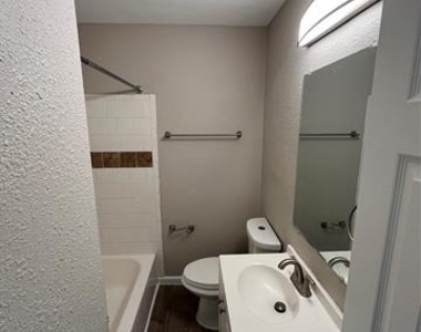 1227 S Montclair Avenue - Photo Thumbnail 15