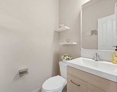 11553 Penick Way - Photo Thumbnail 6