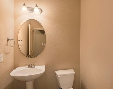5304 Mesquite Drive - Photo Thumbnail 9