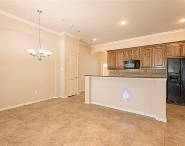 5304 Mesquite Drive - Photo Thumbnail 6