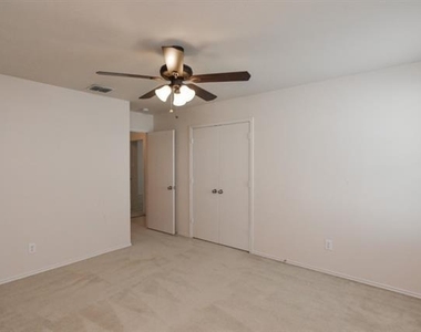 1105 Wyatt Earp Drive - Photo Thumbnail 15