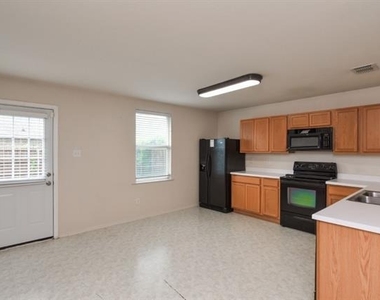 1105 Wyatt Earp Drive - Photo Thumbnail 5