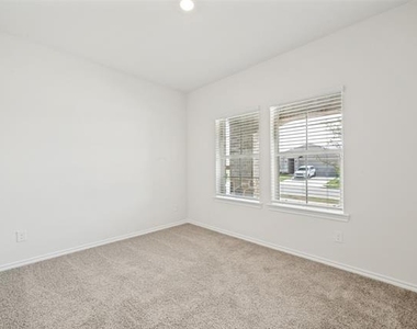 4104 Malachite Drive - Photo Thumbnail 5