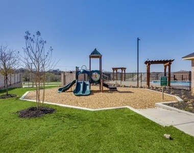 4104 Malachite Drive - Photo Thumbnail 13
