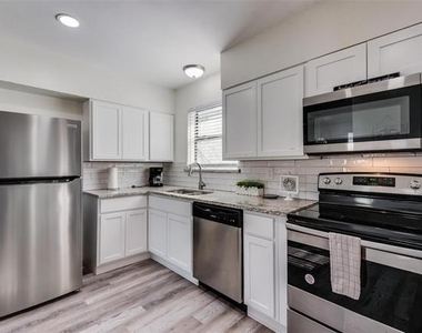 2000 Melissa Street - Photo Thumbnail 12