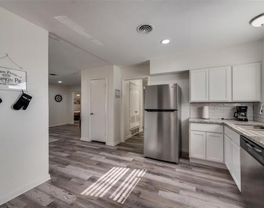 2000 Melissa Street - Photo Thumbnail 21