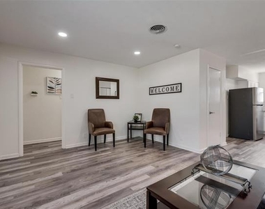 2000 Melissa Street - Photo Thumbnail 2