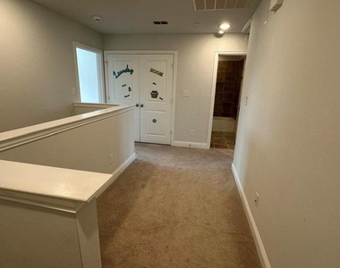5585 Crosby Drive - Photo Thumbnail 15