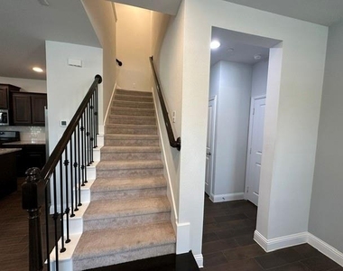 5585 Crosby Drive - Photo Thumbnail 13