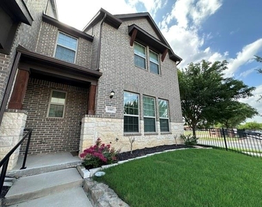 5585 Crosby Drive - Photo Thumbnail 3