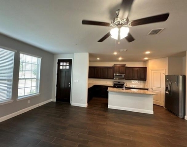5585 Crosby Drive - Photo Thumbnail 6