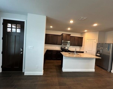 5585 Crosby Drive - Photo Thumbnail 7