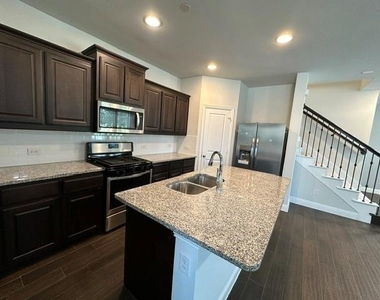 5585 Crosby Drive - Photo Thumbnail 9