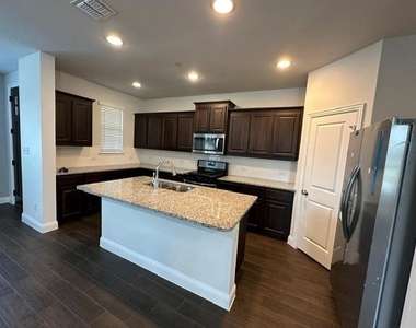 5585 Crosby Drive - Photo Thumbnail 8