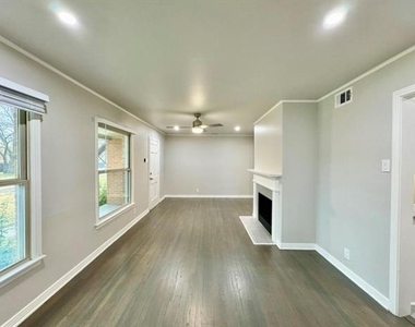 515 Bondstone Drive - Photo Thumbnail 2