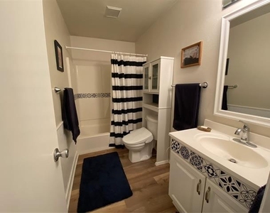 1500 Lake Shore Drive - Photo Thumbnail 7