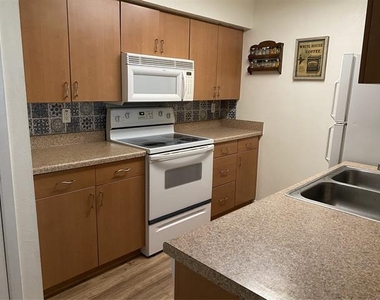 1500 Lake Shore Drive - Photo Thumbnail 4