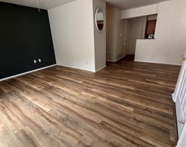 1500 Lake Shore Drive - Photo Thumbnail 15