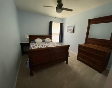 1500 Lake Shore Drive - Photo Thumbnail 6