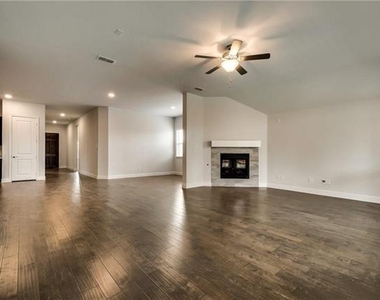 1601 Primrose Place - Photo Thumbnail 20