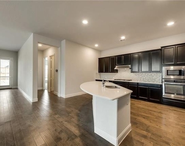 1601 Primrose Place - Photo Thumbnail 12