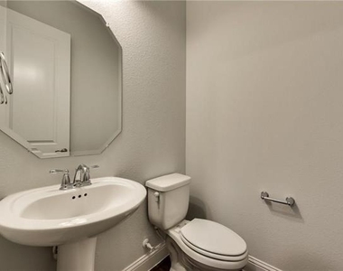 1601 Primrose Place - Photo Thumbnail 6