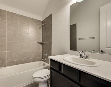 1601 Primrose Place - Photo Thumbnail 26
