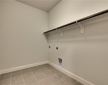 1601 Primrose Place - Photo Thumbnail 16