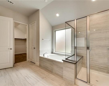 1601 Primrose Place - Photo Thumbnail 17