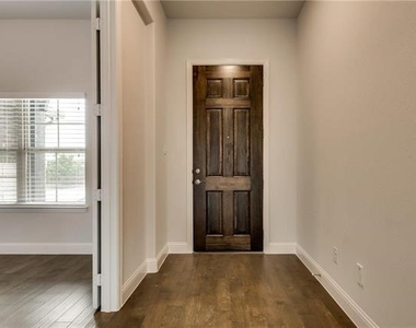 1601 Primrose Place - Photo Thumbnail 3