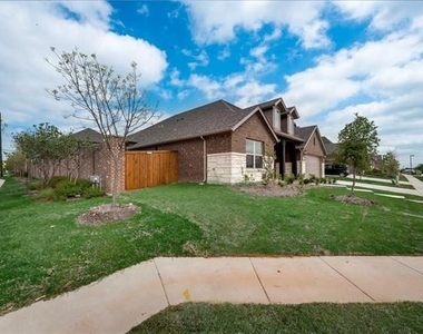 1601 Primrose Place - Photo Thumbnail 1