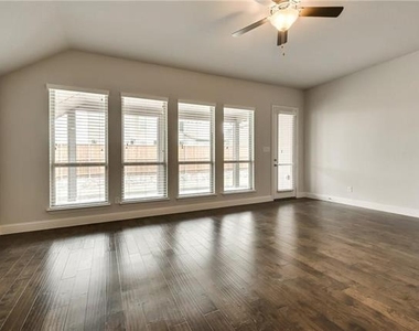 1601 Primrose Place - Photo Thumbnail 21
