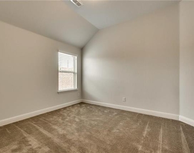 1601 Primrose Place - Photo Thumbnail 27