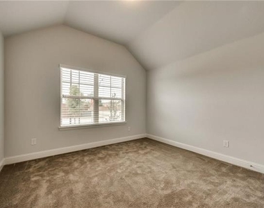 1601 Primrose Place - Photo Thumbnail 25