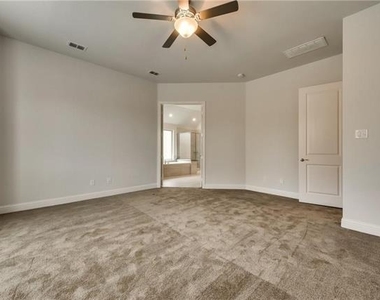 1601 Primrose Place - Photo Thumbnail 18