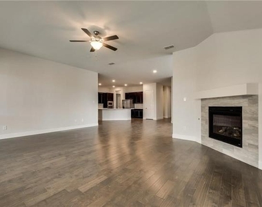 1601 Primrose Place - Photo Thumbnail 22