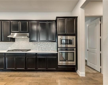 1601 Primrose Place - Photo Thumbnail 14