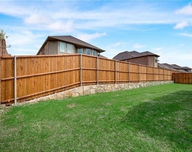 1601 Primrose Place - Photo Thumbnail 30