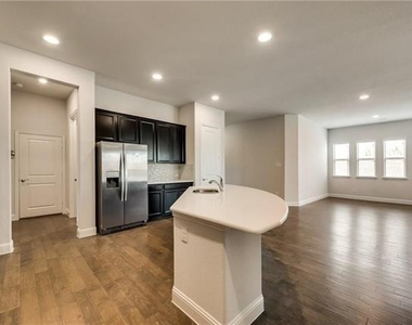 1601 Primrose Place - Photo Thumbnail 11