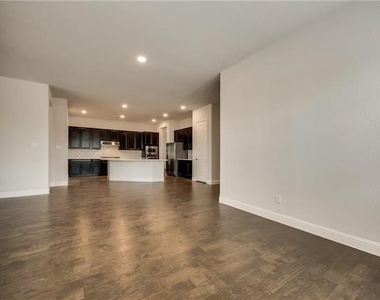 1601 Primrose Place - Photo Thumbnail 13