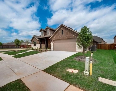 1601 Primrose Place - Photo Thumbnail 2