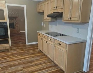 328 Jamie Way - Photo Thumbnail 5