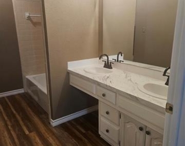 328 Jamie Way - Photo Thumbnail 10